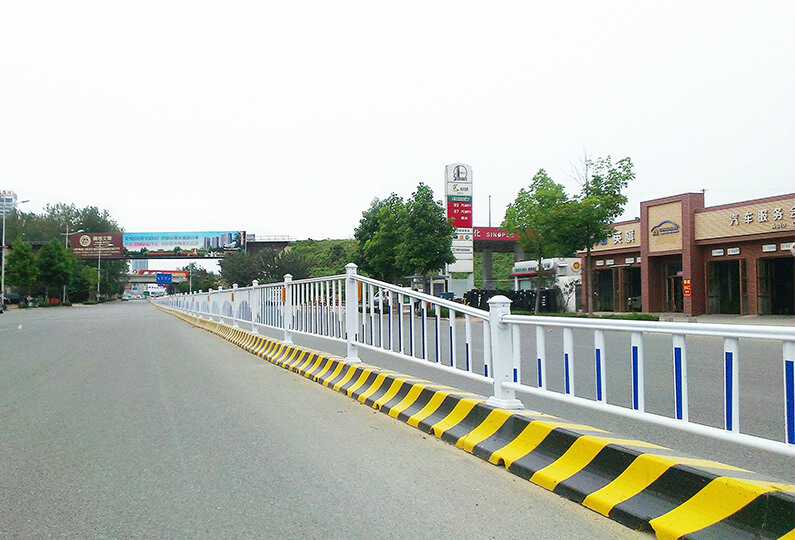 冠县晨光生产的不锈钢道路防撞护栏板进入测试阶段